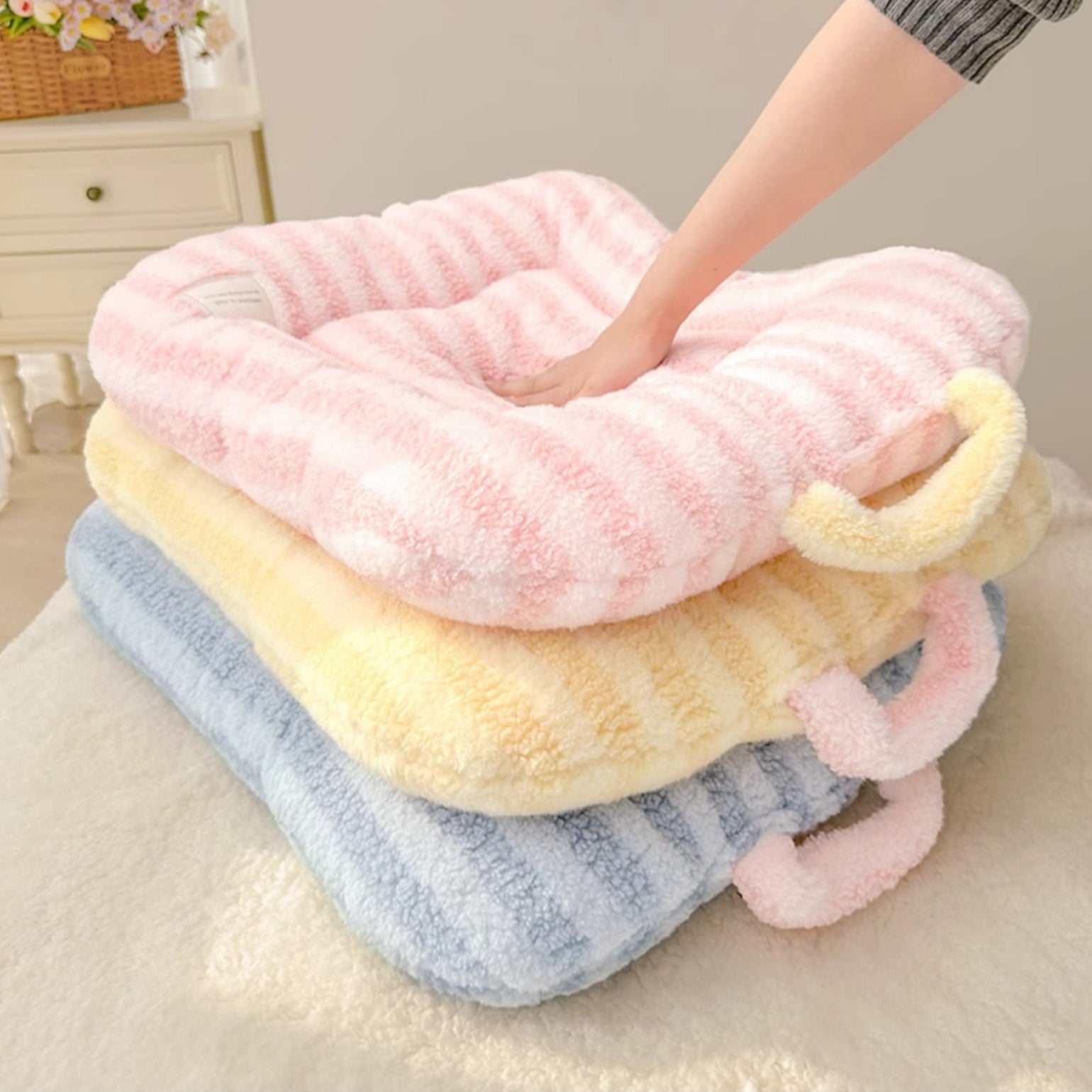 Moon Fleece Cushion, Soft Cushion, Universal Kitten, Kitten Sleeping Pad, Cat Bed, Dog Pad, Small Dog Kennel, Cat Litter Wholesale